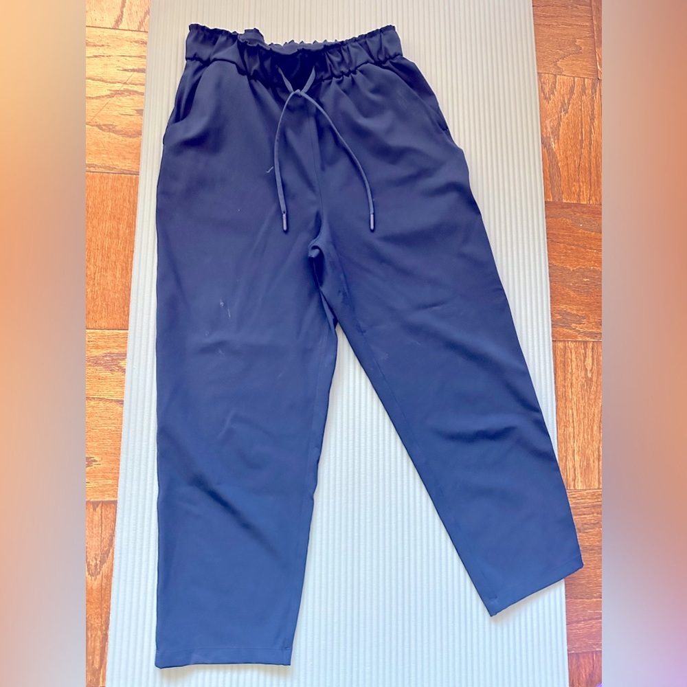 Lululemon cropped pants in navy